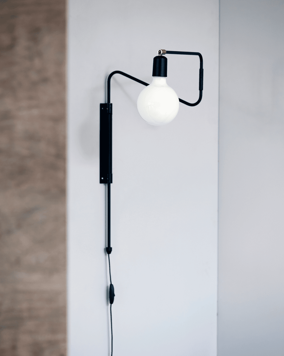 Swing 35cm Schwarz wandlampe Von House Doctor - Swing von House Doctor ist eine andere Wandleuchte mit aufregender Optik.