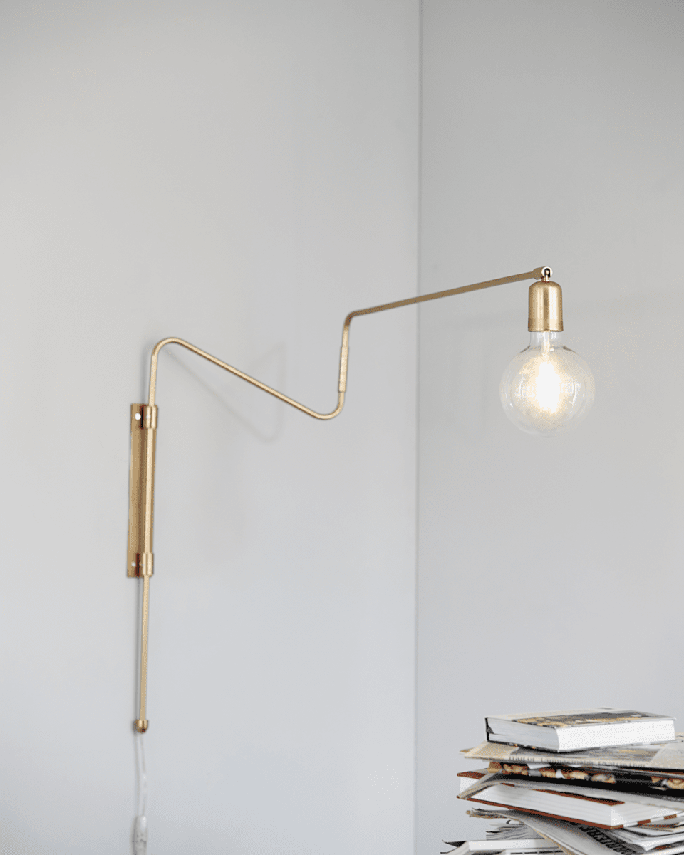 Swing 70cm Messing wandlampe Von House Doctor - Swing von House Doctor ist eine wundersch&ouml;ne Wandleuchte mit innovativem und sch&ouml;nem Aussehen in Messingausf&uuml;hrung.