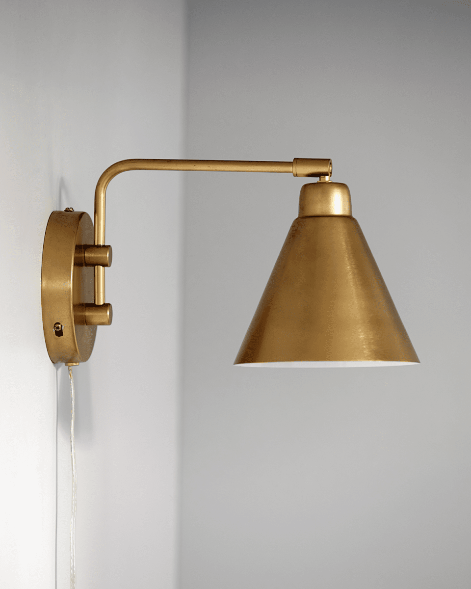 Game 30cm Messing wandlampe Von House Doctor - Game ist eine elegante Wandlampe von House Doctor mit einem fantastischen Messing-Finish.