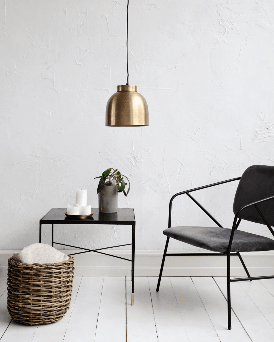 Bowl Ø20 Messing hängelampe Von House Doctor - Verleihen Sie Ihrem Zuhause Eleganz und Stil mit der kleinen Bowl-Deckenleuchte von House Doctor.