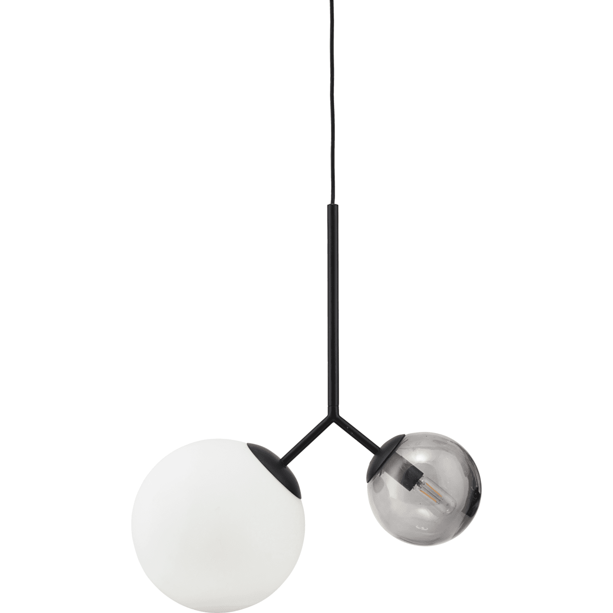 Twice 70cm Schwarz hängelampe Von House Doctor - Wie der Name schon sagt, verf&uuml;gt die Lampe &uuml;ber zwei Murmeln &ndash; eine aus rauchgrauem Glas und die andere aus wei&szlig;em Glas.