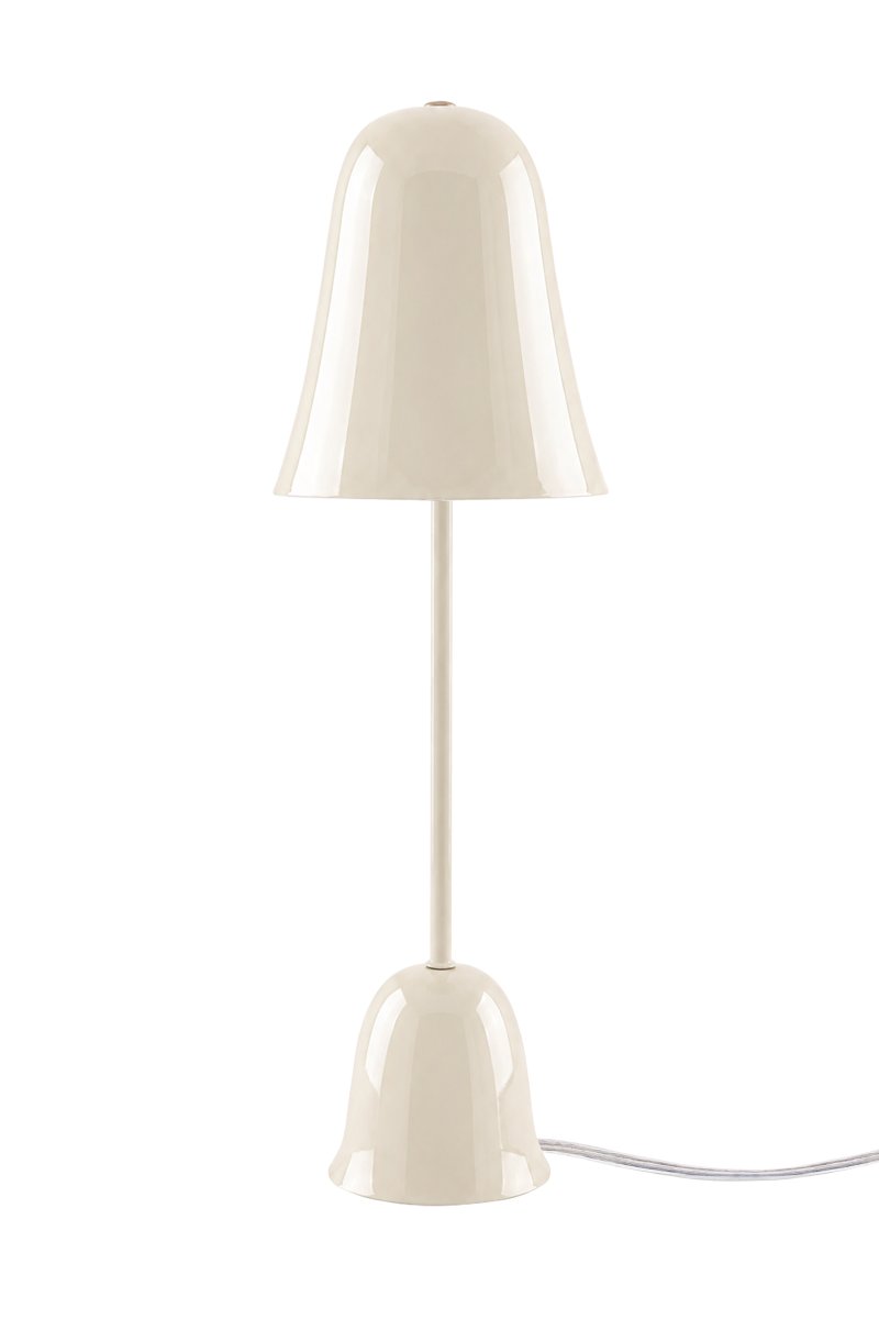 Blåklockan 50cm Weiß tischlampe Von Globen Lighting - Ihr Design ist von der schwedischen Nationalblume inspiriert: Der sanft glockenförmige Schirm und der schlanke Fuß erinnern an den zarten Stiel der Glockenblume.