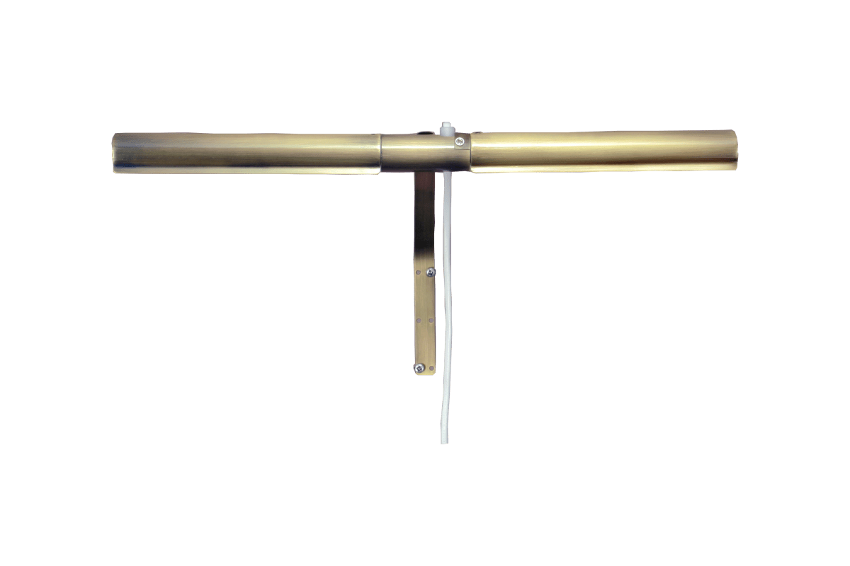 Picasso 47cm Antikmessing Von Aneta Lighting - Die Picasso-Bilderleuchte ist eine elegante Metallleuchte in Antikmessing-Optik, die jedem Raum einen klassischen und stilvollen Touch verleiht.