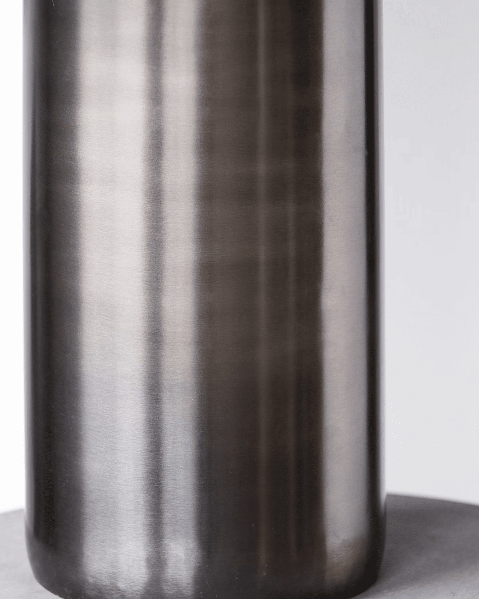 Bakora Ohne Lampenschirm 52cm Antikbraun lampenfuß Von House Doctor - Nutzen Sie die Gr&ouml;&szlig;e der Lampe und platzieren Sie sie als isoliertes Element im Raum oder in Kombination mit anderen Dekorationselementen, die zum Stil der Lampe passen.