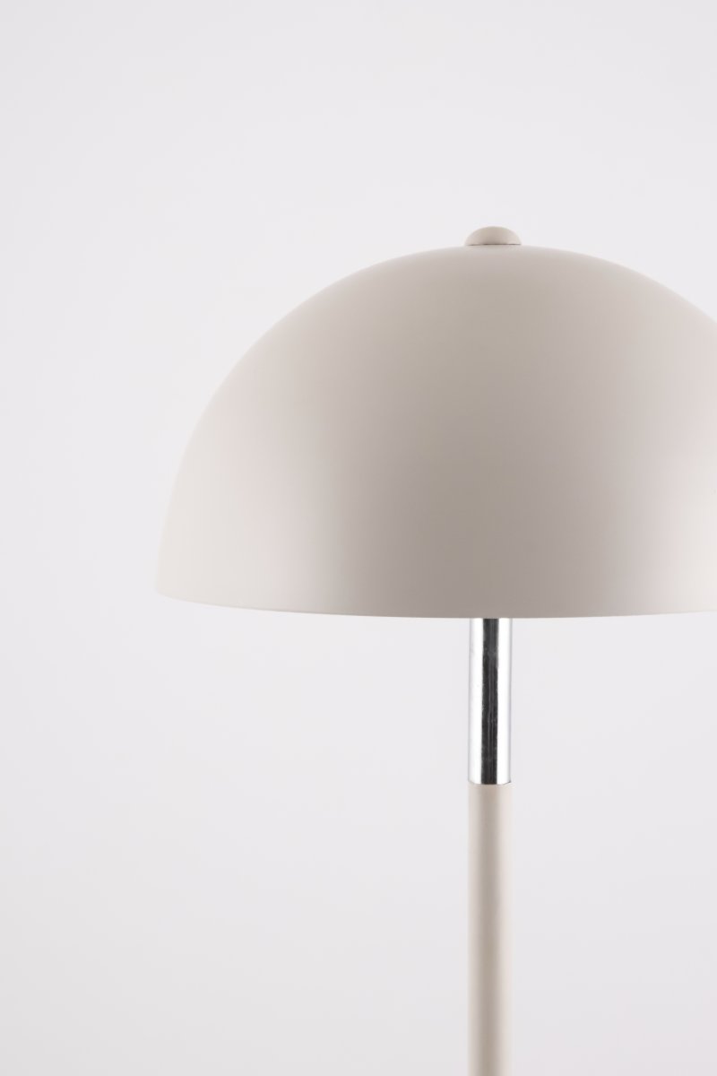 Icon 36cm Hellbraun tischlampe Von Globen Lighting - Tischleuchte mit mattem Metallschirm in hellem Lattebraun mit Chromdetails.