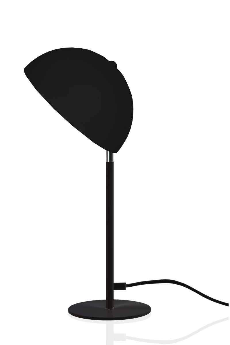 Icon 36cm Schwarz tischlampe Von Globen Lighting - Tischlampe mit mattschwarz lackiertem Metallschirm und -fuß mit Chromdetails.