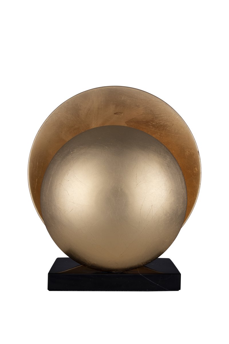 Orbit 32cm Messing tischlampe Von Globen Lighting - Die Metallschirme sind mit einem Marmorsockel kombiniert, der der Leuchte einen ästhetisch ansprechenden Ausdruck verleiht.
