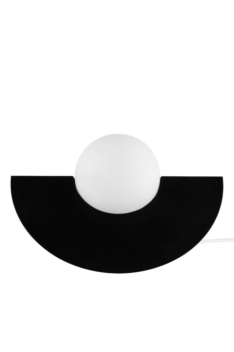 Roccia 17cm Schwarz tischlampe Von Globen Lighting - Roccia ist eine leicht zu platzierende und kompakte Lampe, die sich perfekt f&uuml;r den Schreibtisch oder das B&uuml;cherregal eignet.