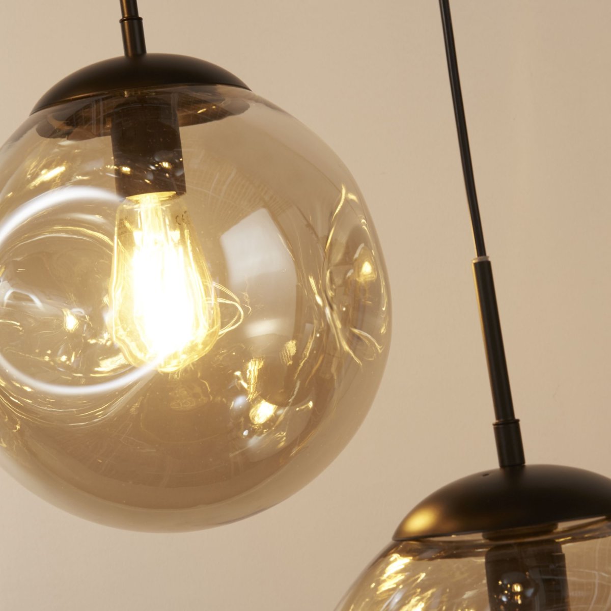 Punch Ø60 Sekt hängelampe Von Searchlight - Platzieren Sie die Leuchte im Flur, Wohnzimmer oder über dem Esstisch für ein harmonisches Gesamtbild.