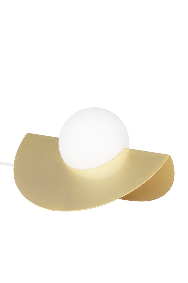 Roccia 17cm Gebürstetes Messing tischlampe Von Globen Lighting - Roccia ist eine leicht zu platzierende und kompakte Lampe, die sich perfekt für den Schreibtisch oder das Bücherregal eignet.