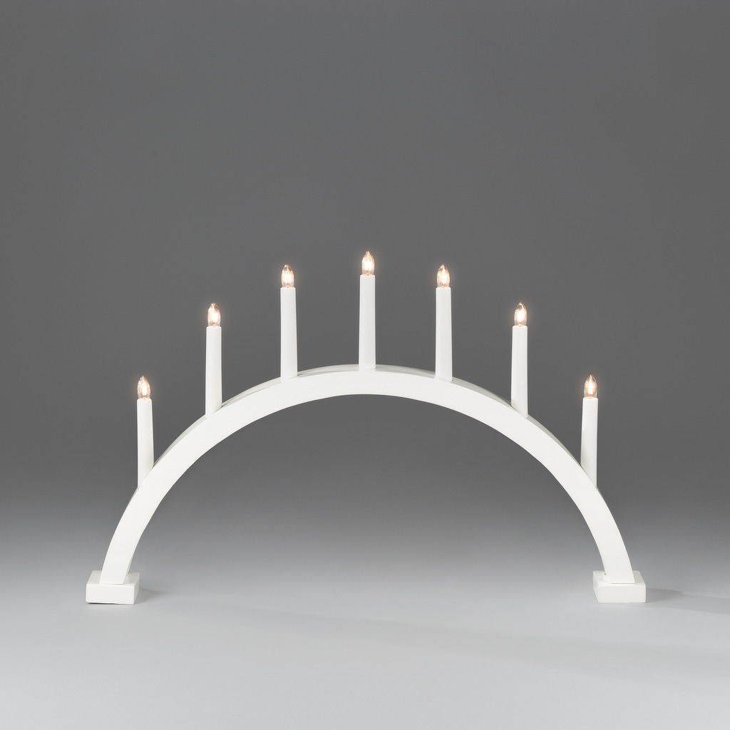 Arch 7 Lights Mattweiß Von Konstsmide - Ausgestattet mit Gl&uuml;hbirnen, die f&uuml;r ein angenehmes Licht sorgen und zu einer gem&uuml;tlichen Atmosph&auml;re in der Weihnachtszeit beitragen.