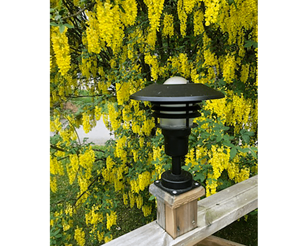 Tellus 33cm Schwarz Von Westal - Die Leuchte ist für den Außenbereich geeignet (Schutzart IP44) und verfügt über eine E27-Fassung.