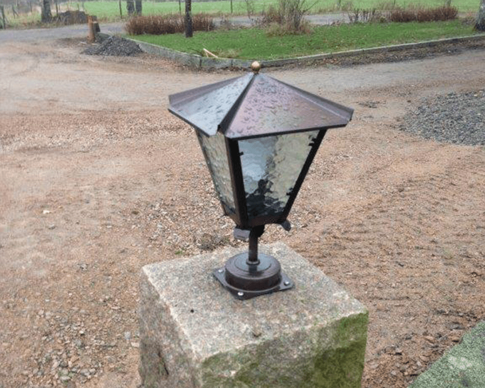 Gustav 36cm Schwarz Von Westal - W&auml;hlen Sie zwischen einer nach oben oder unten gerichteten Laterne in lackierter und rostbest&auml;ndiger Ausf&uuml;hrung oder in herrlich oxidiertem Kupfer.