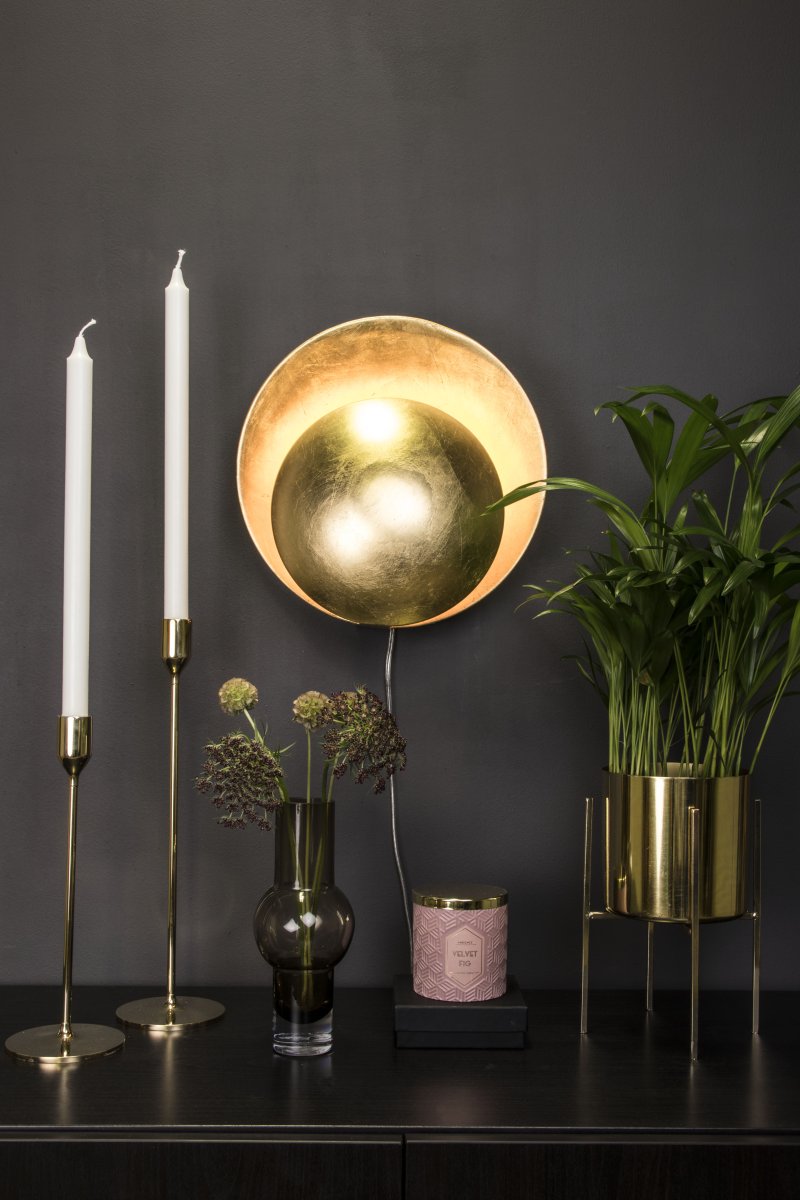 Orbit Ø30 Messing wandlampe Von Globen Lighting - Orbit besteht aus Metall und erzeugt dank der zwischen den Schirmen verborgenen Lichtquelle ein sanftes Licht.