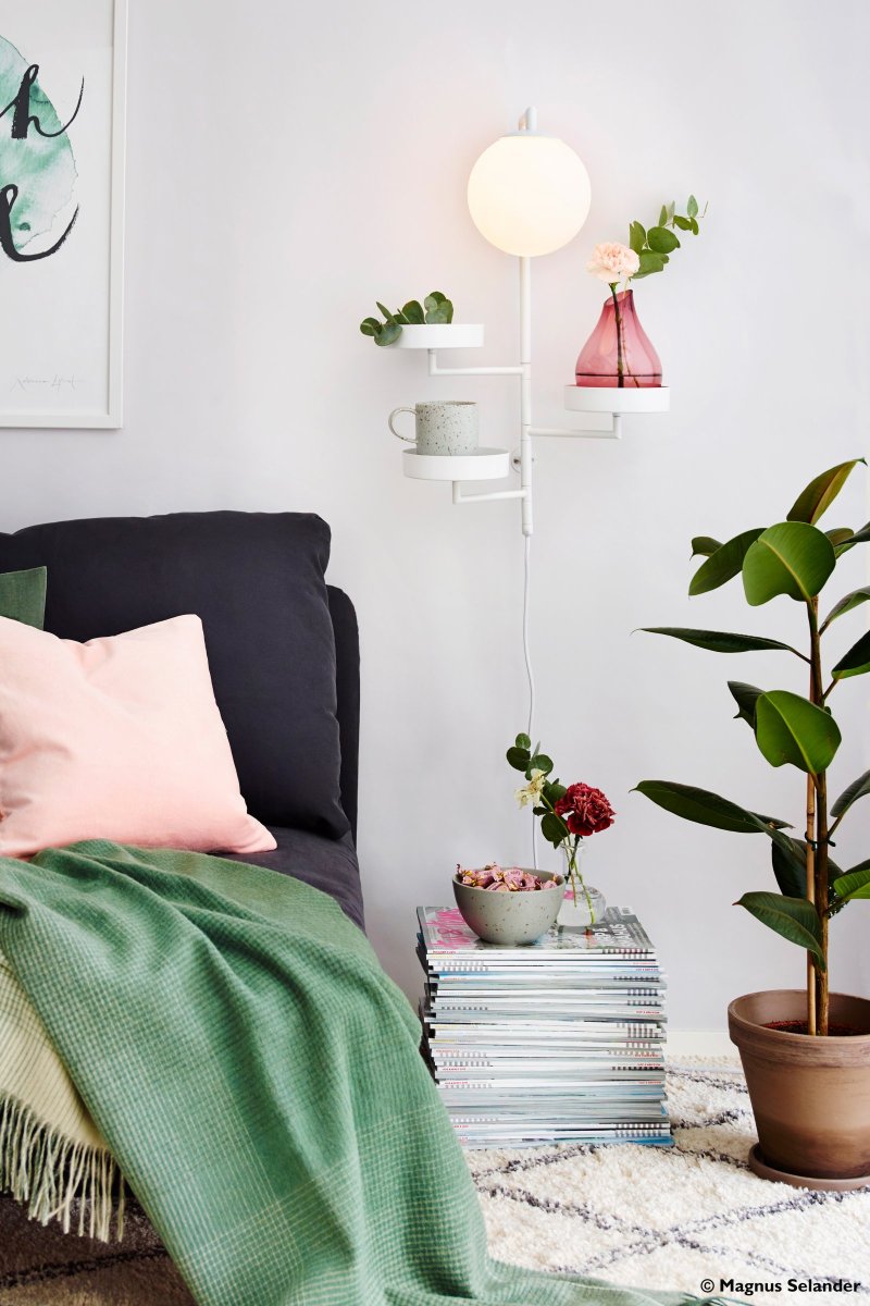 Astoria 62cm Weiß wandlampe Von Globen Lighting - Astoria vereint Funktion und Design und kann &uuml;berall eingesetzt werden, vom Flur &uuml;ber einen Sockel bis hin zur Nachttischlampe.