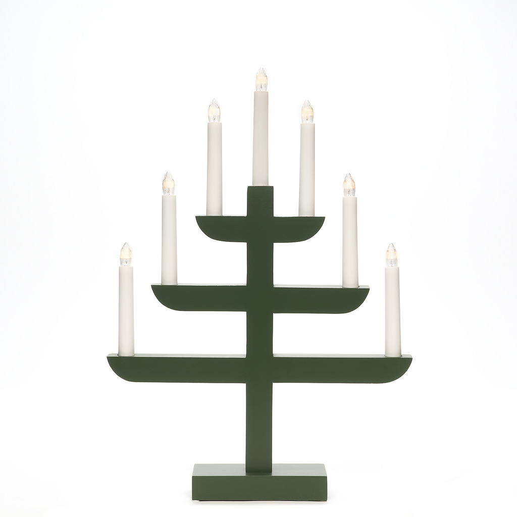 Candelabra 7 Lights Dunkelgrün Von Konstsmide - Mit seinen drei stilvollen Ebenen und sieben warmwei&szlig;en Lichtern verbindet es klassischen Charme mit modernem Design.