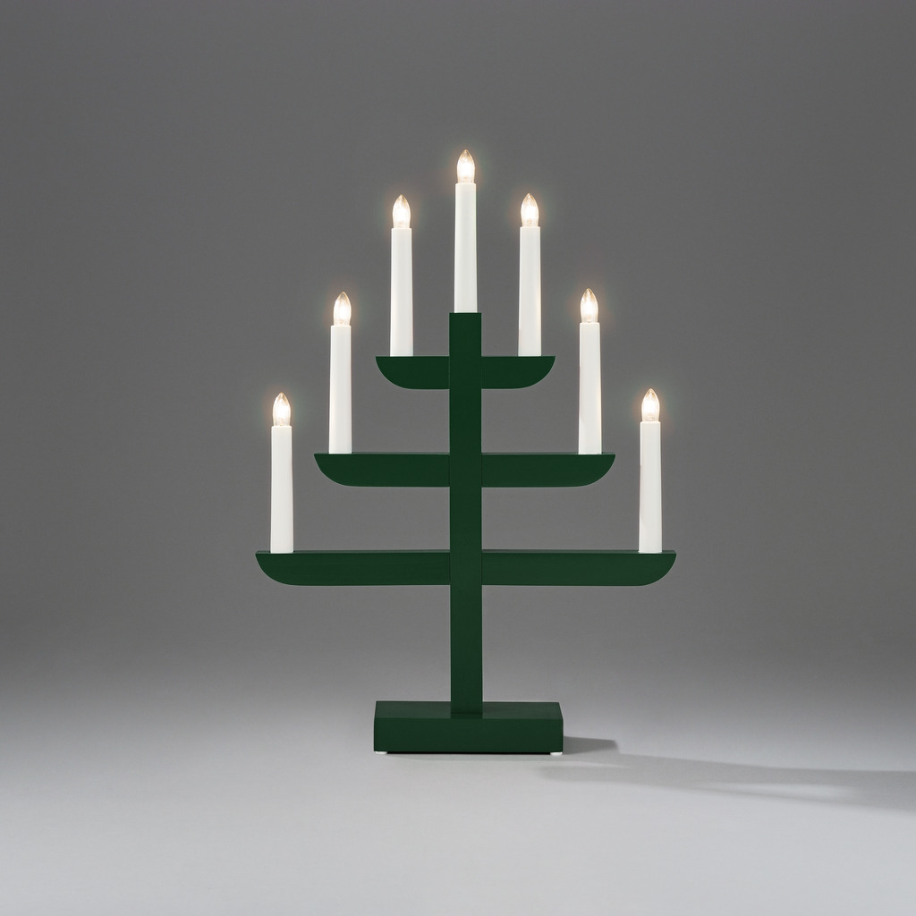 Candelabra 7 Lights Dunkelgrün Von Konstsmide - Mit seinen drei stilvollen Ebenen und sieben warmwei&szlig;en Lichtern verbindet es klassischen Charme mit modernem Design.