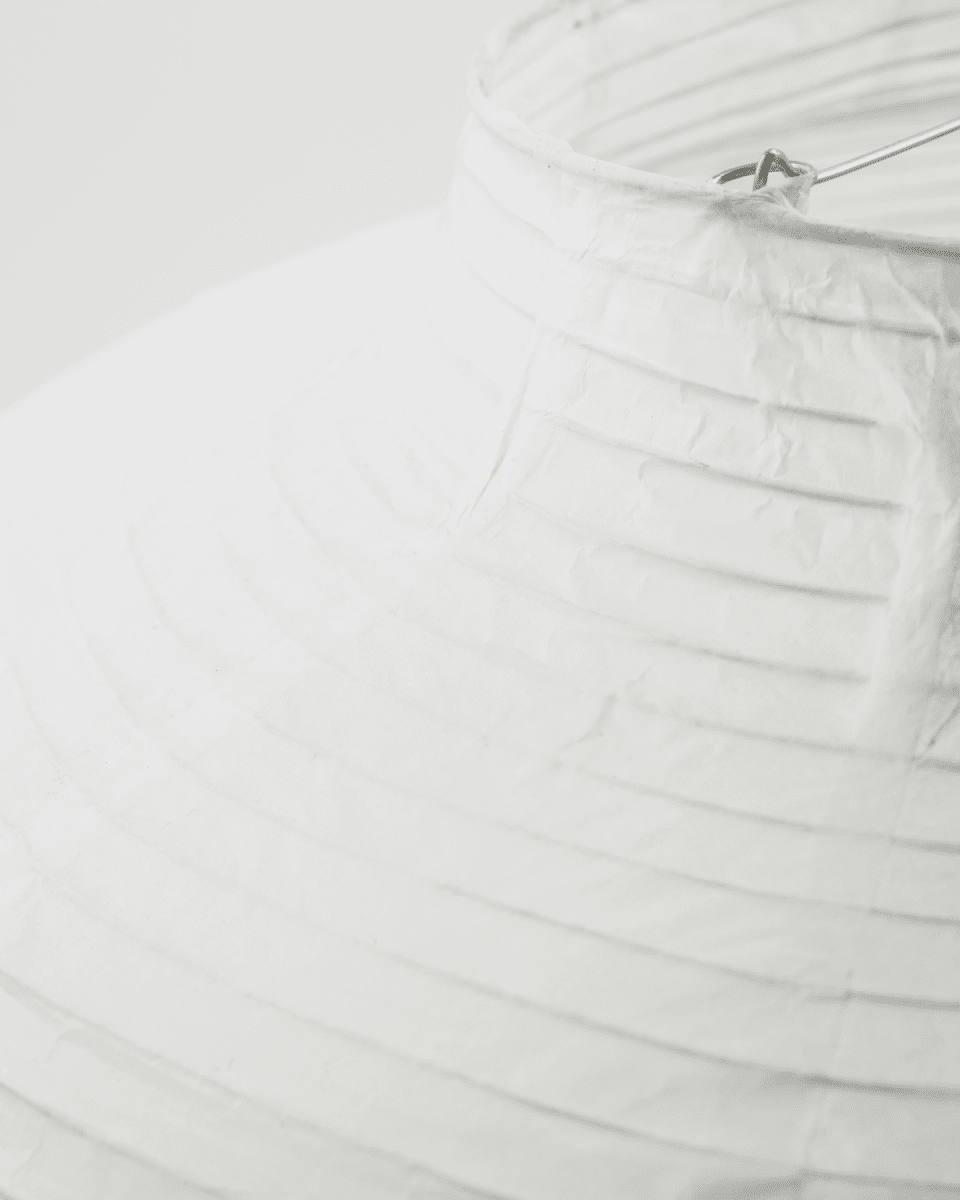 Rica Lampenschirm Ohne Aufhängung Ø55 Weiß hängelampe Von House Doctor - Hängen Sie es über den Esstisch oder Couchtisch und lassen Sie es mit seinem sanften, warmen Schein eine einladende Atmosphäre schaffen.