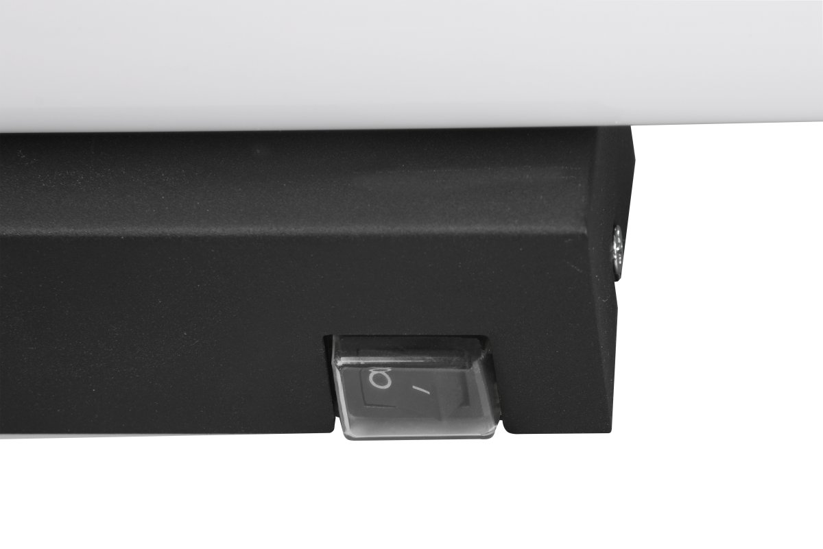 Mattimo 60cm Schwarz badezimmerlampe Von Trio Lighting - Mit ihrem länglichen Design und dem weichen, gleichmäßigen Licht eignet sie sich mit 60 cm ideal für den Einsatz über dem Spiegel.