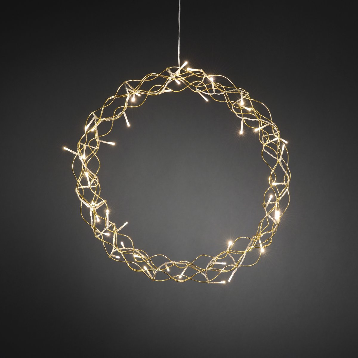 LED-Kranz Ø45 Gold Von Konstsmide - Die 48 kleinen LEDs strahlen ein gem&uuml;tliches, warmes Gelblicht aus und schaffen so eine behagliche Atmosph&auml;re.