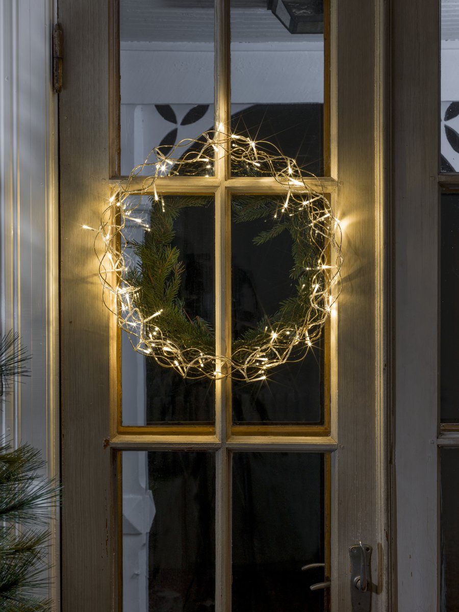 LED-Kranz Ø45 Gold Von Konstsmide - Die 48 kleinen LEDs strahlen ein gem&uuml;tliches, warmes Gelblicht aus und schaffen so eine behagliche Atmosph&auml;re.