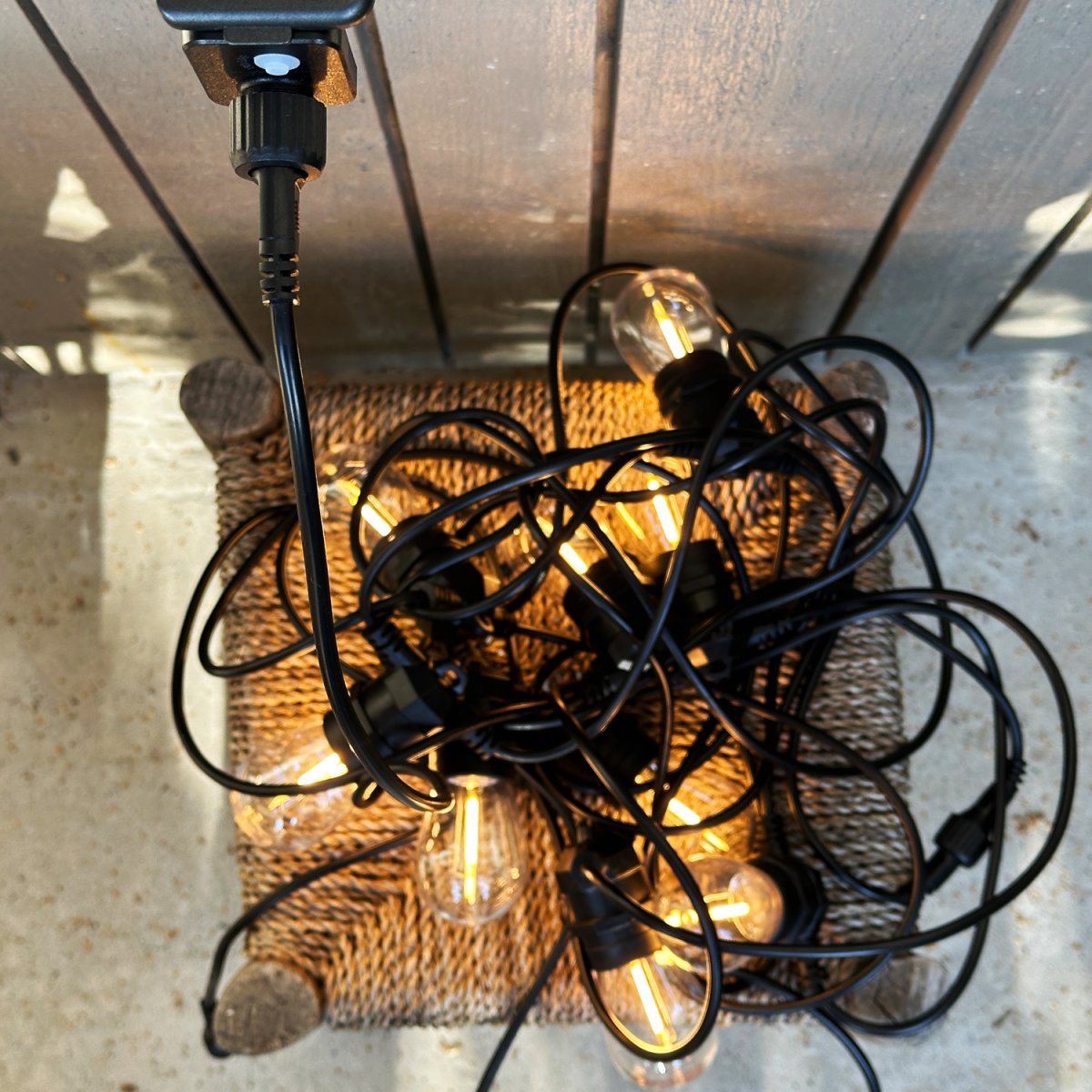 Cozy Start 5m Schwarz Von Lightson - Der Transformator verf&uuml;gt &uuml;ber eine integrierte Dimmfunktion, die den Einstieg erleichtert und Ihnen die volle Kontrolle &uuml;ber die Helligkeit gibt, sodass Sie die perfekte Atmosph&auml;re schaffen.