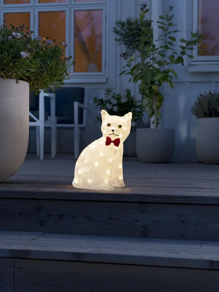 Sitzende Katze Aus Acryl Klar Von Konstsmide - Charmant und verspielt &ndash; Diese sitzende Acrylkatze verbreitet mit ihren 40 warmwei&szlig;en LED-Lichtern W&auml;rme.