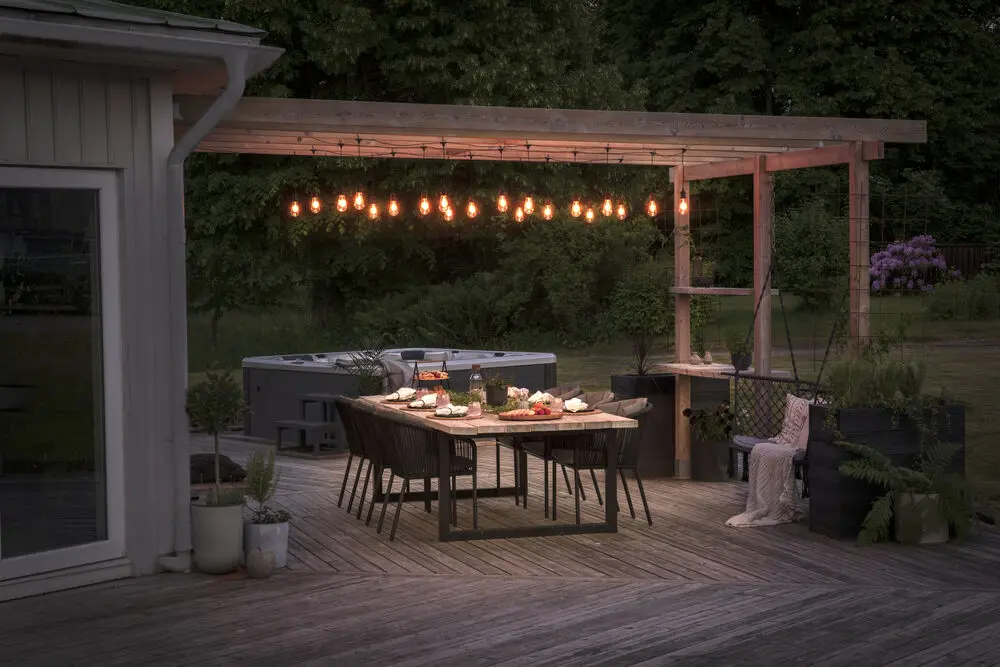 Erweiterungs-Lichterkette Amber 10 m Schwarz Von Konstsmide - Gibt ein warmes und einladendes Licht ab, das im Garten, auf der Terrasse oder dem Balkon f&uuml;r Atmosph&auml;re sorgt.