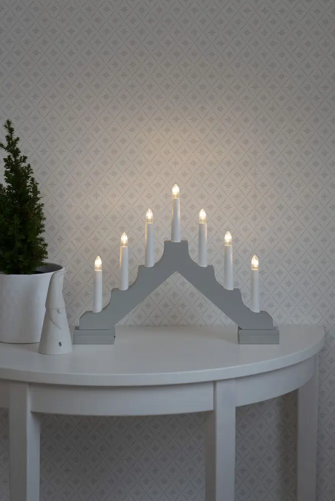 Candelabra 7 Lights Grau Von Konstsmide - Die klassische Form mit sieben Kerzen passt perfekt in kleine und gro&szlig;e R&auml;ume.