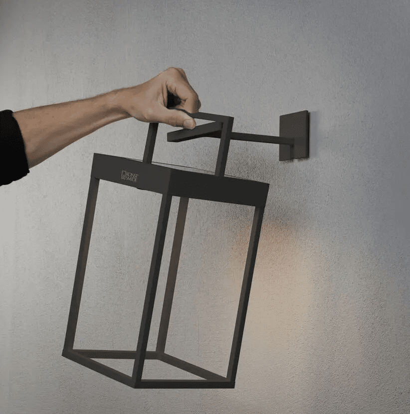 Portofino 30cm Schwarz solarleuchte Von Konstsmide - Die Lampe wird mit dem Solarpanel in 20h oder mit dem mitgelieferten USB-C-Kabel in 6h aufgeladen.