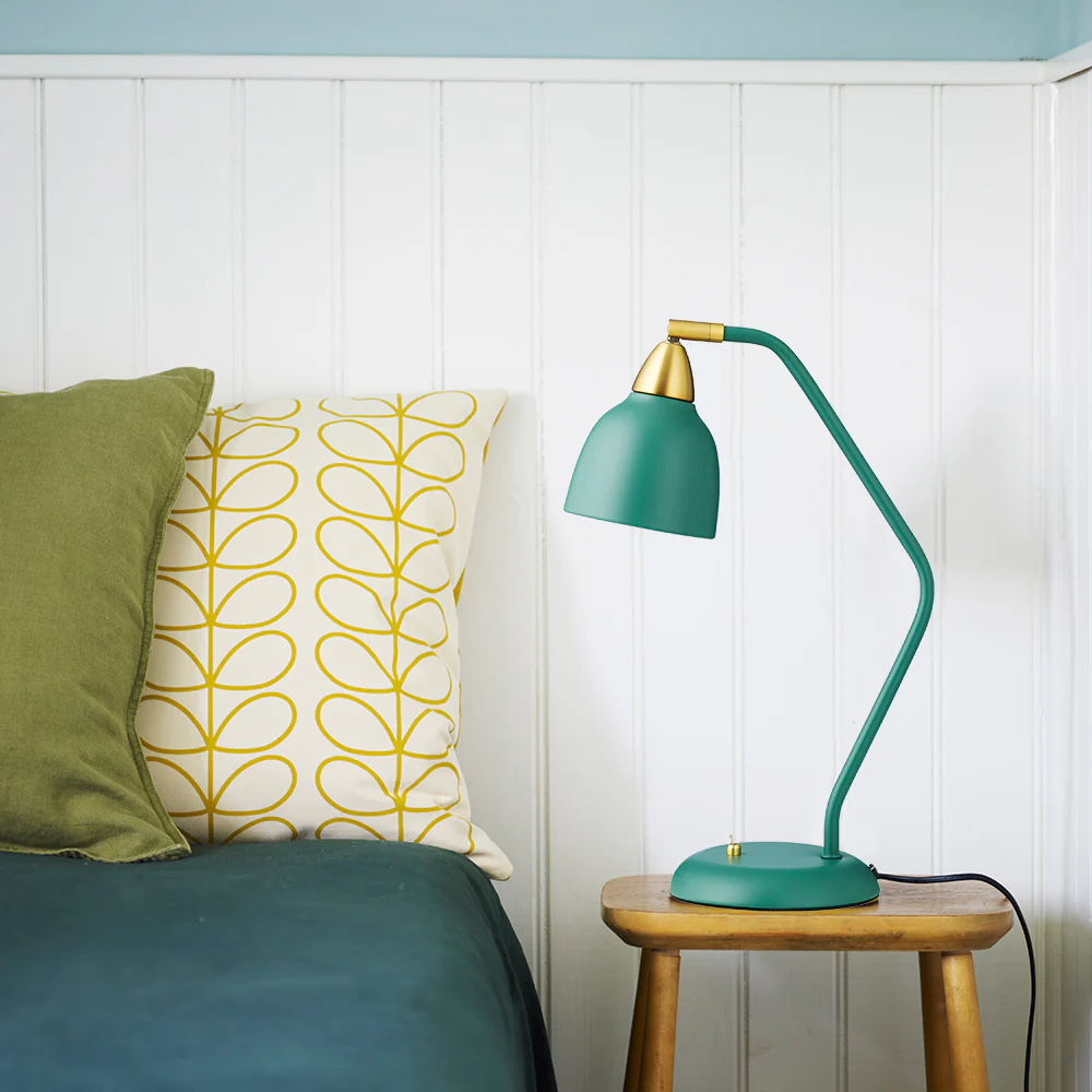 Urban 45cm Dunkelgrün schreibtischlampe Von Superliving - Peppen Sie Ihren Arbeitsplatz mit der Urban-Schreibtischlampe in einem eleganten, matten Dunkelgrün mit Messingdetails auf.
