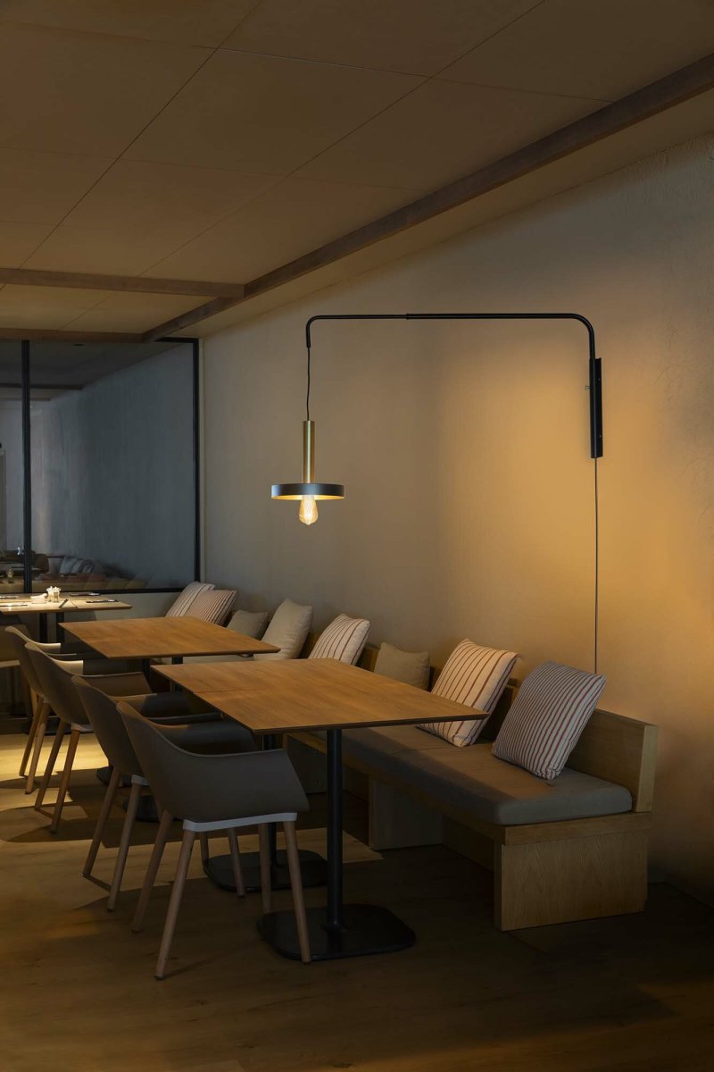 Whizz 70cm Schwarz wandlampe Von Faro Barcelona - Whizz ist eine Designserie von Christoph Friedrich Wagner, die moderne &Auml;sthetik mit exklusiver Materialauswahl verbindet.