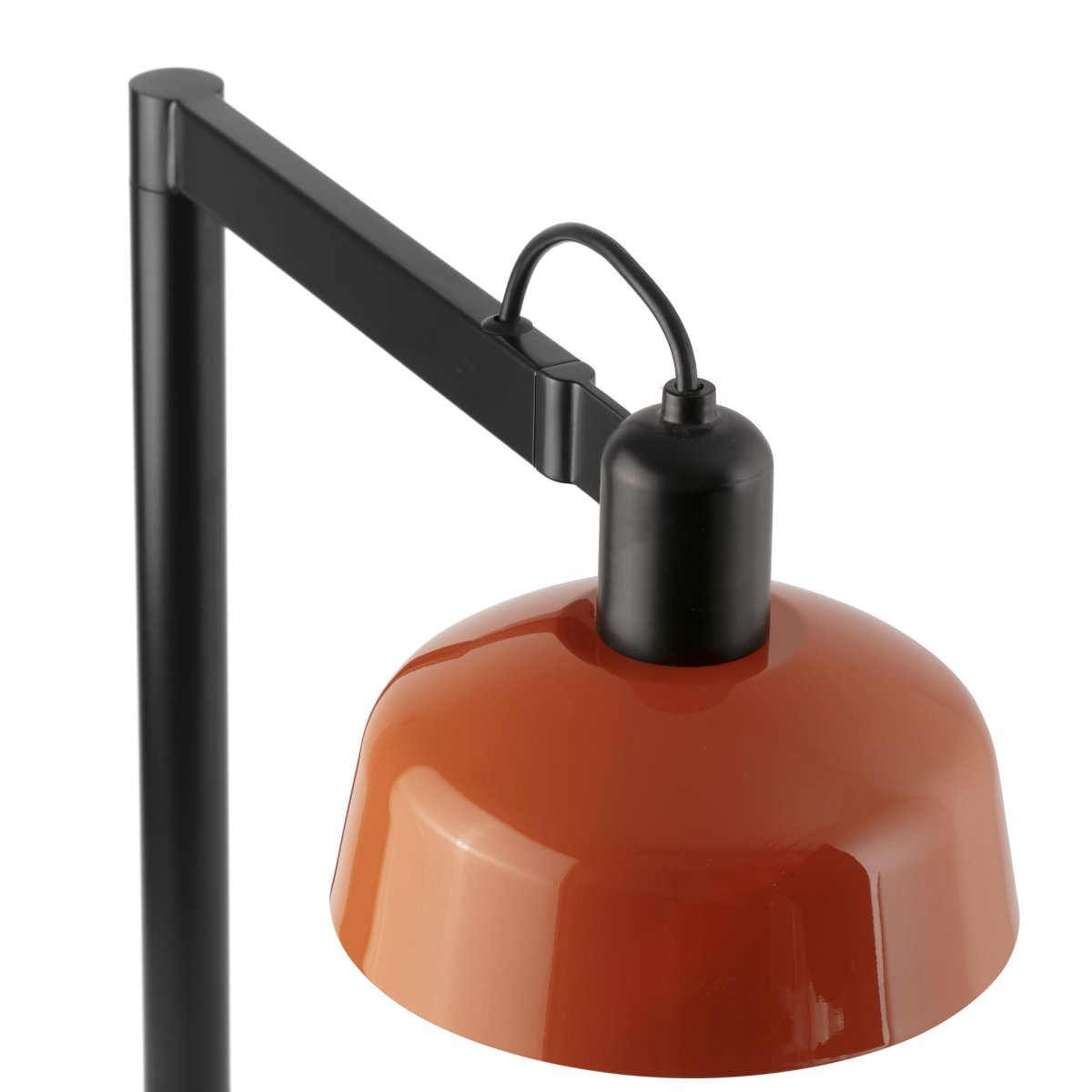 Tatawin 58cm Rot-Orange schreibtischlampe Von Faro Barcelona - Mit ihrer architektonischen Silhouette und den klaren Kontrasten wird Tatawin zu einem dekorativen Lichtpunkt mit Stil und Geschichte.