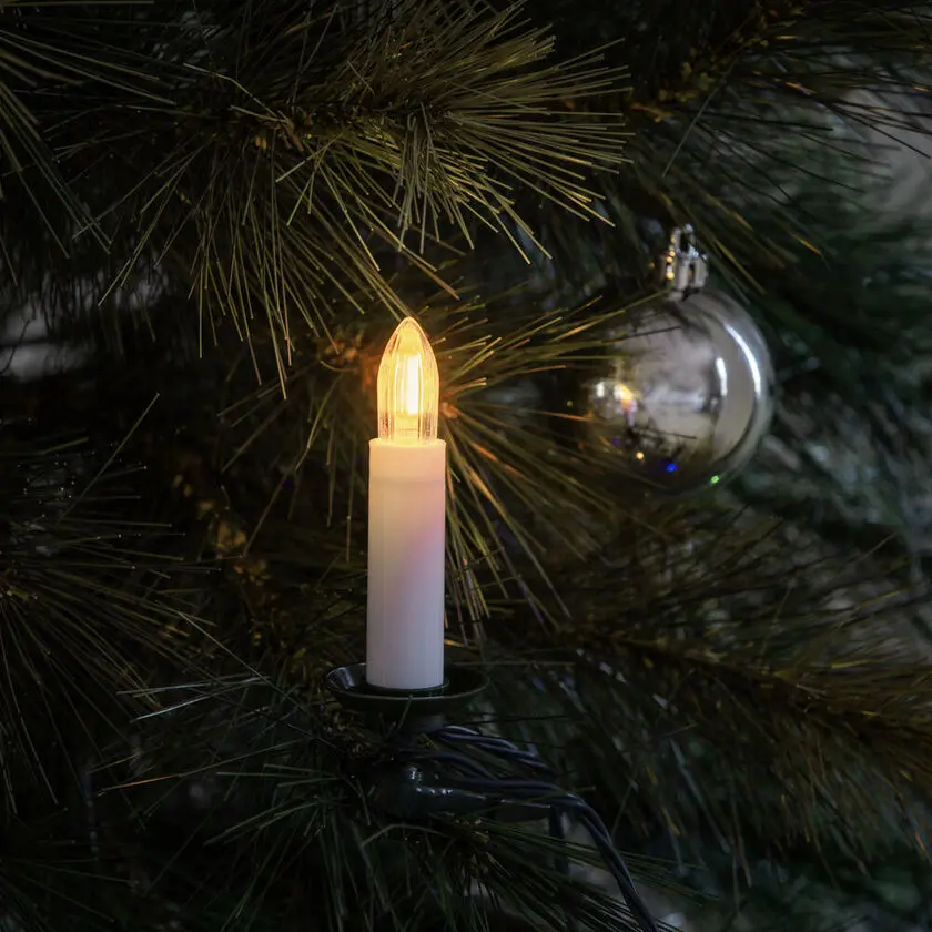 Weihnachtsbaumbeleuchtung Warmweiß 25LED 18m Grün Von Konstsmide - Klassische Weihnachtsbaumbeleuchtung f&uuml;r den Innenbereich mit 25 warmwei&szlig;en LED-Lichtern, die f&uuml;r ein sanftes und stimmungsvolles Leuchten sorgen.