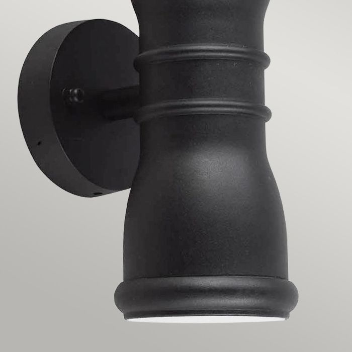 Malvern 23cm Schwarz außenlampe Von Elstead Lighting - Med sin upp- och ned&aring;triktade ljusspridning skapar Malvern en vacker belysningseffekt p&aring; fasaden, perfekt f&ouml;r entr&eacute;er, uteplatser och g&aring;ngv&auml;gar.
