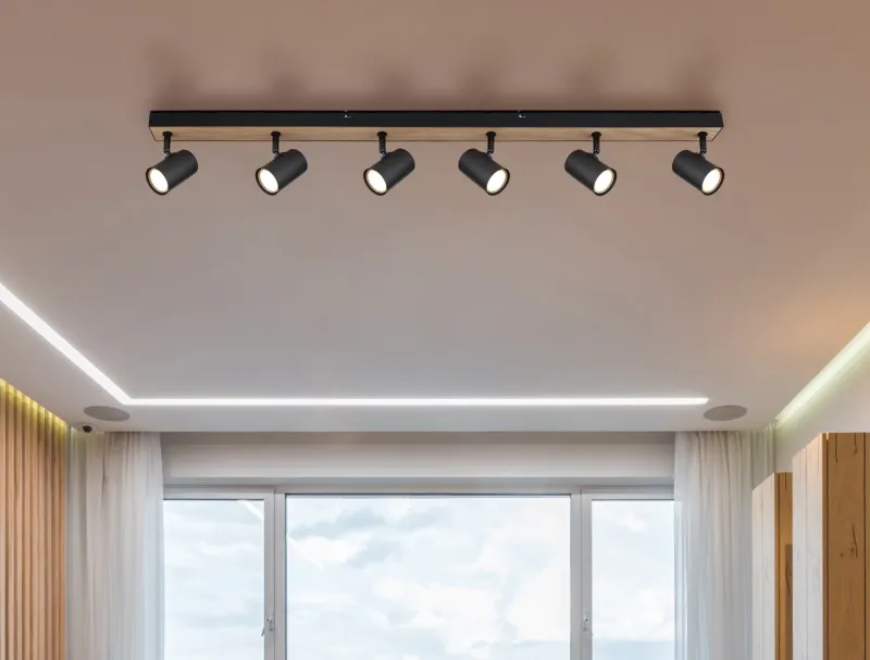 Robby 6 Natur spotlight Von Globo Lighting - Robby &auml;r en&nbsp;stilren&nbsp;takspotlight som imponerar med sin eleganta design i mattsvart metall och MDF i tr&auml;-look.