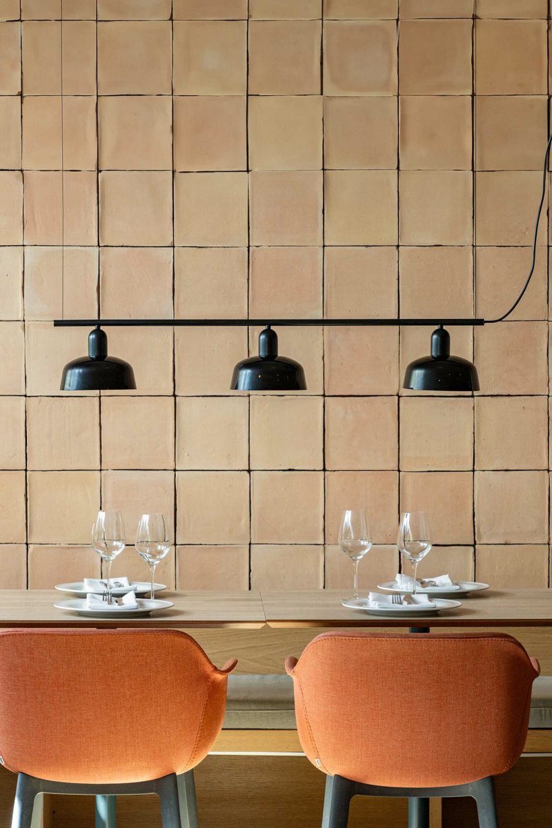 Tatawin 100cm Schwarz hängelampe Von Faro Barcelona - Eine einzigartige und ausdrucksstarke Deckenleuchte, die kulturelle Form mit modernem Design verbindet &ndash; perfekt als Blickfang in jedem Raum, von der K&uuml;che bis zum Wohnzimmer.