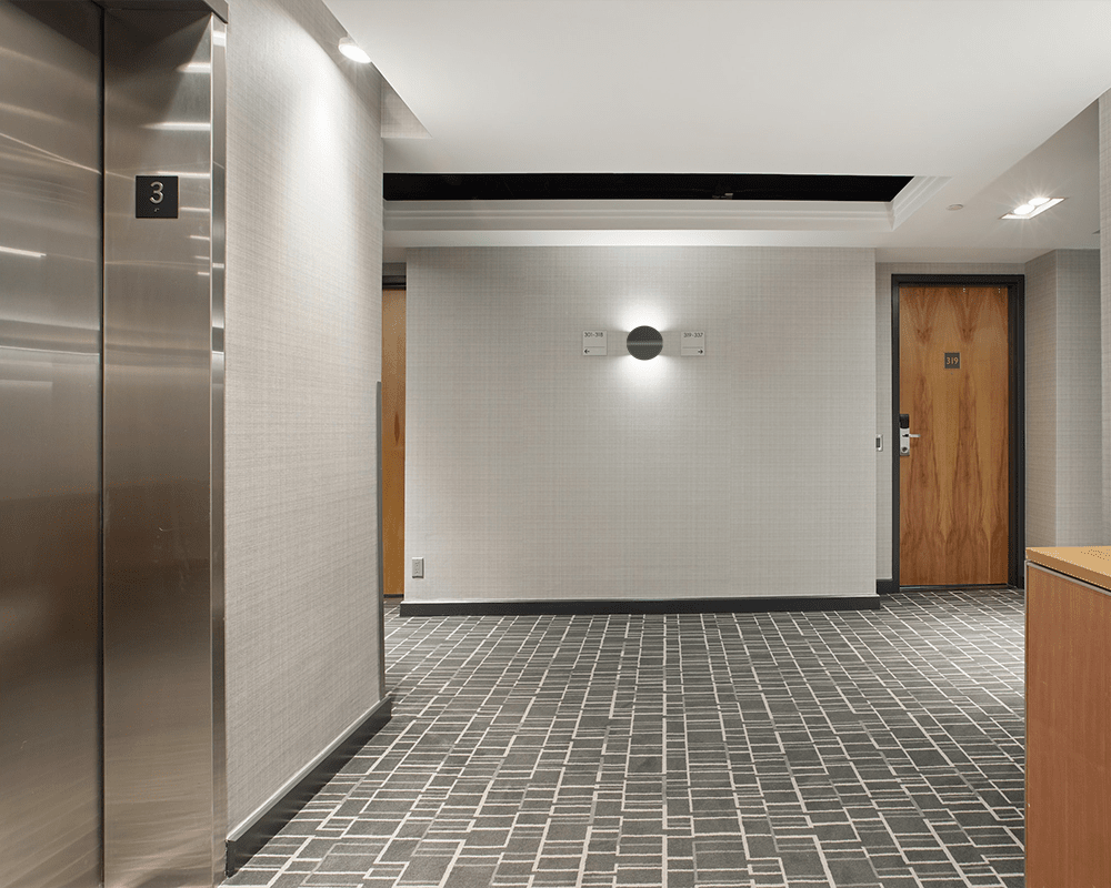 Chip Flex 15cm Schwarz wandlampe Von Westal - Die Chip Flex Wandleuchte besteht aus pulverbeschichtetem Aluminium in Schwarz und spendet symmetrisches Licht nach oben und unten.