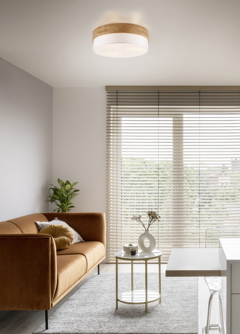 Seasons Ø50 Weiß deckenleuchte Von Trio Lighting - Die Deckenleuchte Seasons vereint schlichte Formen mit nat&uuml;rlichen Materialien und schafft eine harmonische und einladende Atmosph&auml;re.