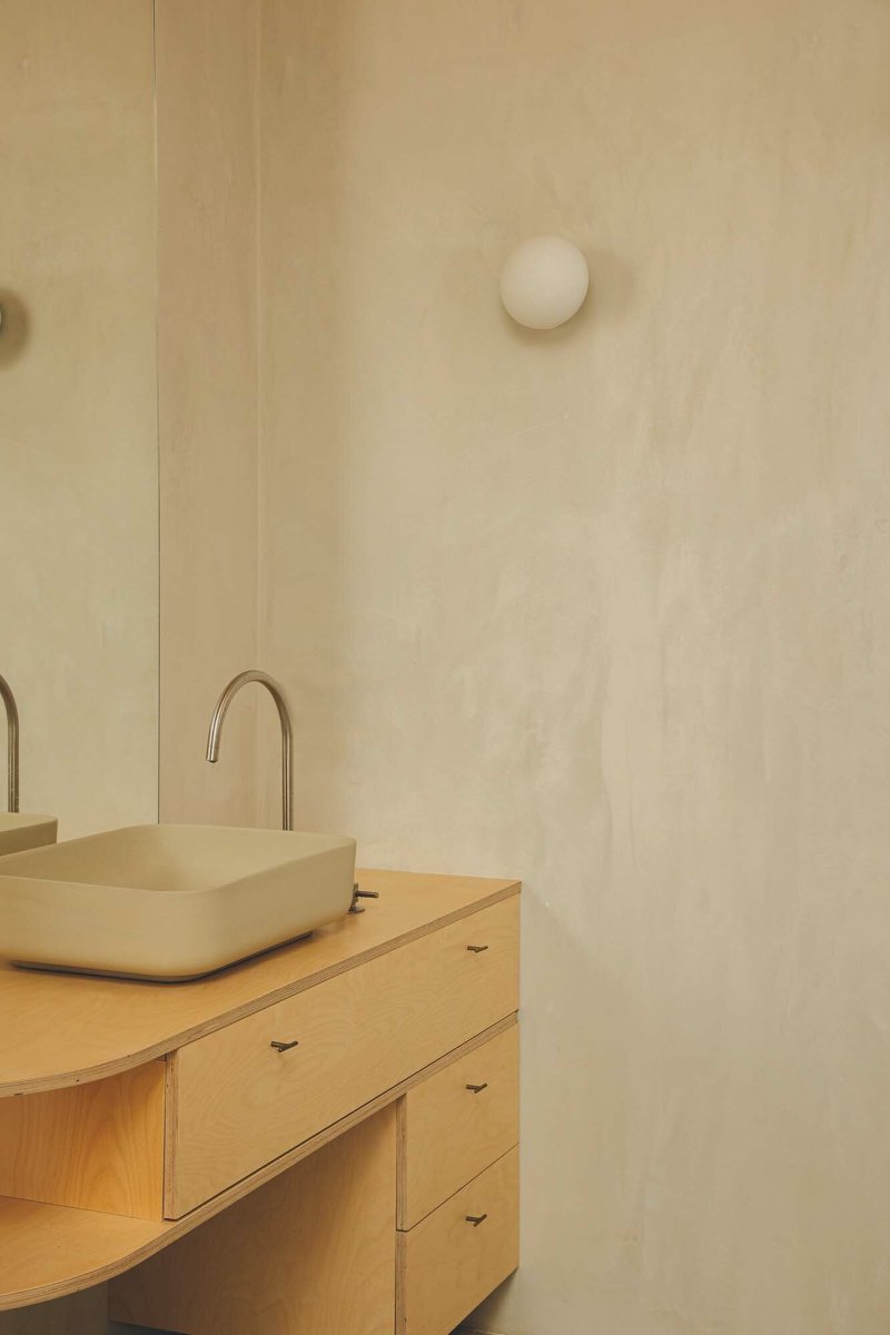 Nubo Ø12 Weiß badezimmerlampe Von Faro Barcelona - Die warme Lichtfarbe (2700 K) schafft eine angenehme und einladende Atmosph&auml;re &ndash; eine harmonische Kombination aus Form, Funktion und Stimmung.