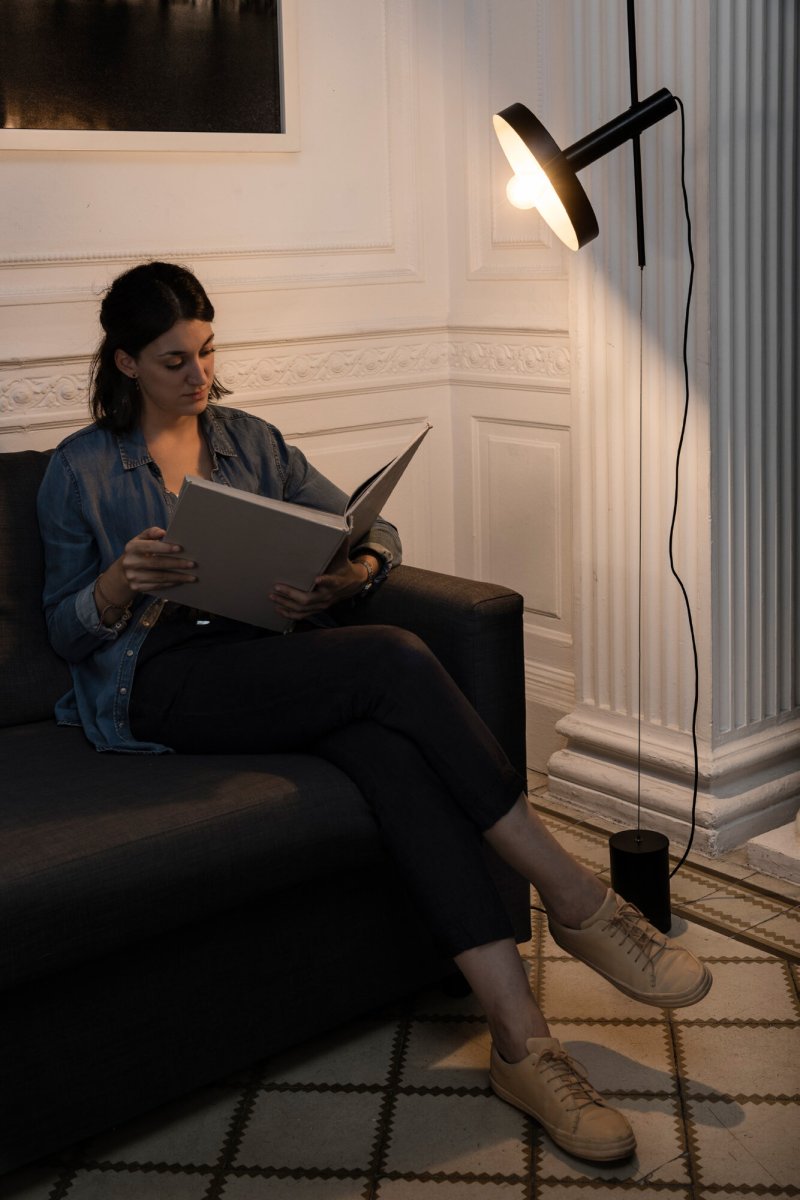 Whizz 120cm Schwarz hängelampe Von Faro Barcelona - Whizz l&auml;sst sich ideal mit einer dekorativen Gl&uuml;hlampe kombinieren, um den Ausdruck zu unterstreichen und stimmungsvolles Licht mit Fokus auf Design zu schaffen.