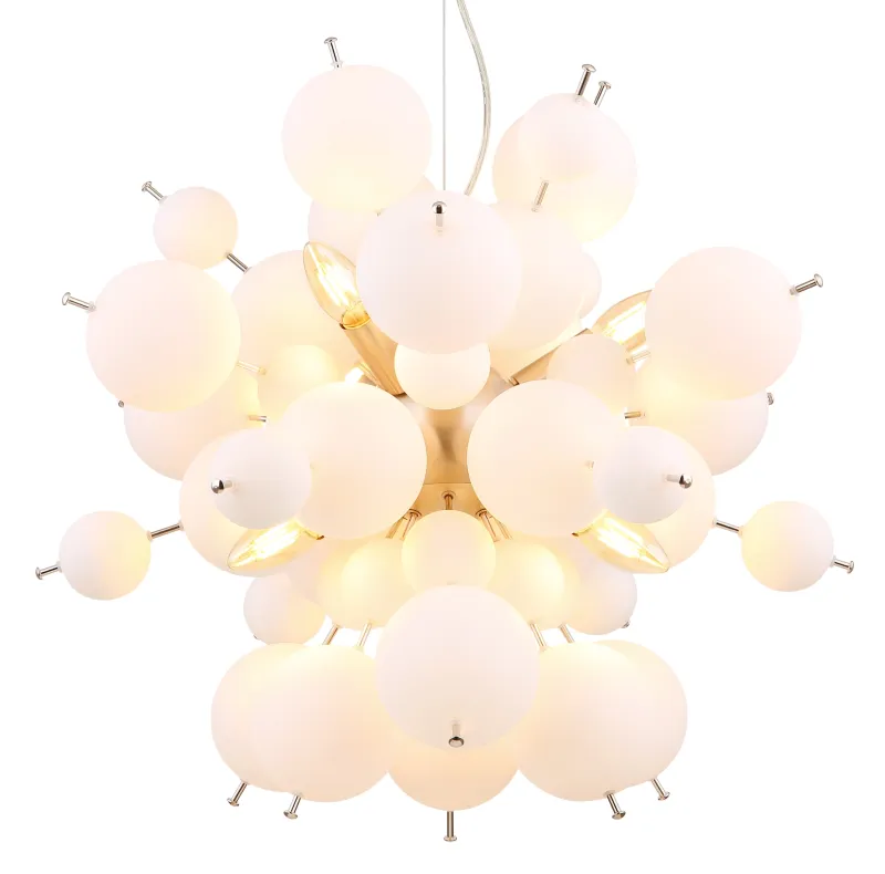 Udo Ø55 Weiß hängelampe Von Globo Lighting - Dess unika design imponerar med en rund form d&auml;r eleganta metallst&auml;nger sammanl&auml;nkas med dekorativa kulor i olika storlekar.