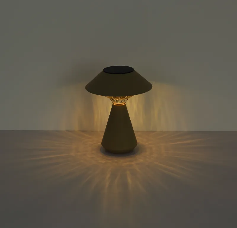 Cup LED Sand solarleuchte Von Globo Lighting - Den diskreta designen sm&auml;lter in i alla milj&ouml;er och med IP44-klassning &auml;r den t&aring;lig mot v&auml;der och vind.