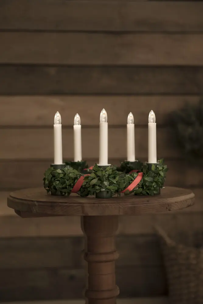 Lucia-Krone Mit Dekoration Grün Von Konstsmide - Eine sch&ouml;ne und sichere L&ouml;sung f&uuml;r Lucia-Feiern zu Hause oder in der Schule.