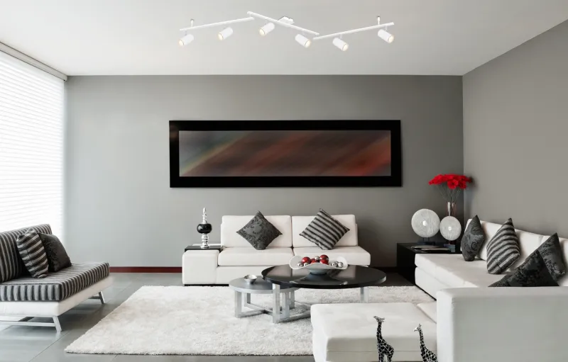 Robby 6 Weiß spotlight Von Globo Lighting - Den best&aring;r av tre metallst&auml;nger, var och en utrustad med tv&aring; vridbara GU10-socklar med metallfinish.