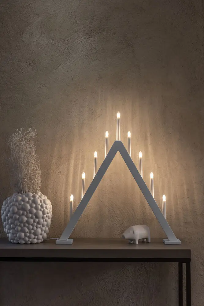 Candelabra 9 Lights Grau Von Konstsmide - Schaffen Sie eine stilvolle und moderne Weihnachtsatmosph&auml;re mit diesem eleganten Adventsleuchter aus grau lackiertem Holz.