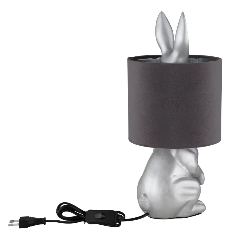 Rabbit 40cm Silber tischlampe Von Globo Lighting - Med en silverf&auml;rgad kaninfigur som bas och en elegant gr&aring; sammetsk&auml;rm kombinerar den lekfull design med sofistikerad stil.