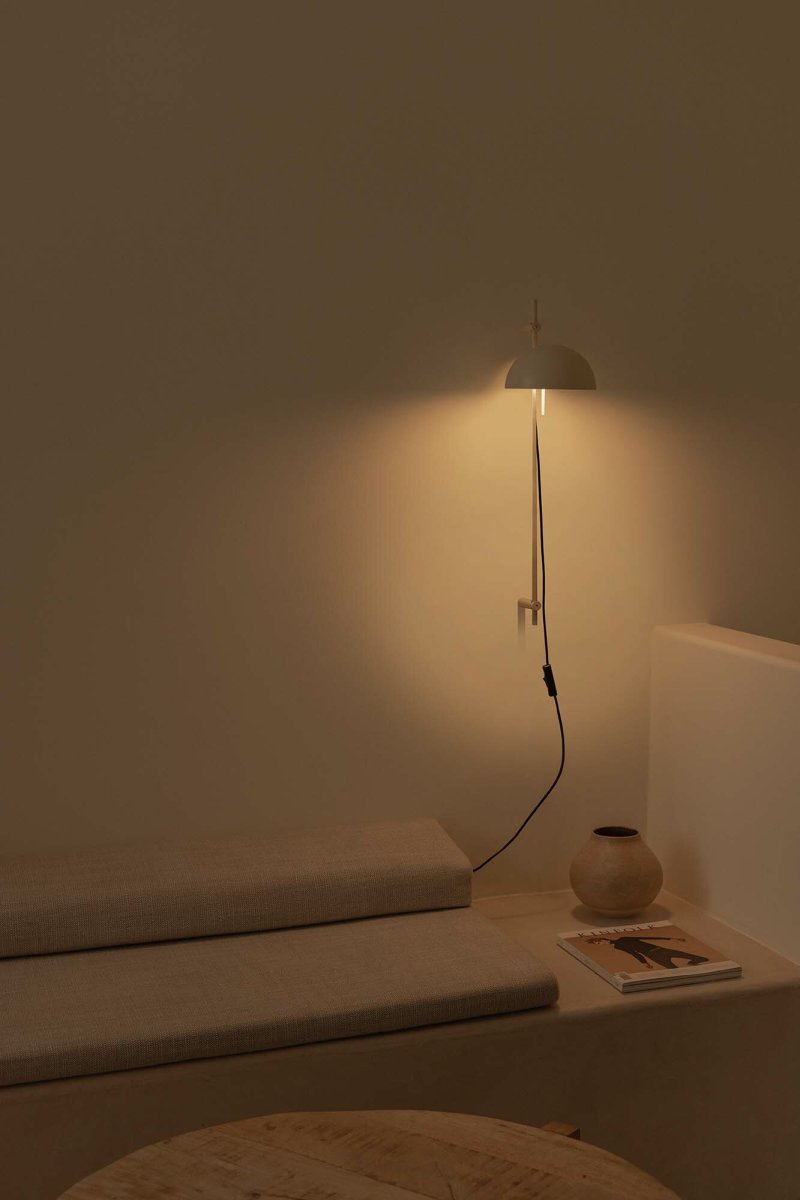 Matilda 60cm Beige wandlampe Von Faro Barcelona - Der drehbare Schirm und die H&ouml;henverstellung bieten gro&szlig;e Flexibilit&auml;t und erm&ouml;glichen unterschiedliche Lichteinstellungen &ndash; perfekt f&uuml;r L&ouml;sungs- und Stimmungsbeleuchtung.