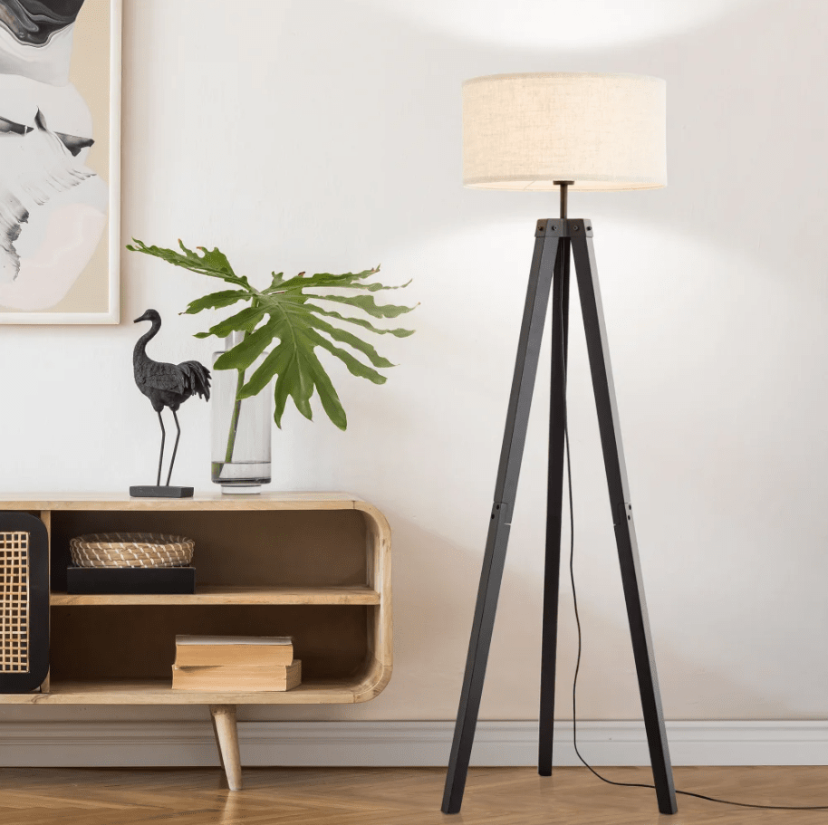 Holbrook Schwarz stehlampe Von Brilliant - Holbrook ist eine moderne Stehleuchte im Industriedesign.