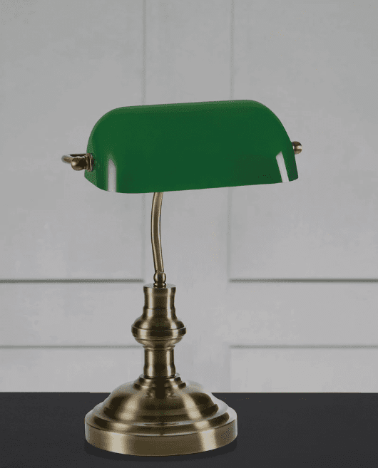 Bankers 42cm Antikes Messing schreibtischlampe Von Markslöjd - Die Schreibtischlampe Bankers sieht aus, als k&auml;me sie aus einer klassischen Bibliothek und macht sich beispielsweise in einem Arbeitszimmer gro&szlig;artig.